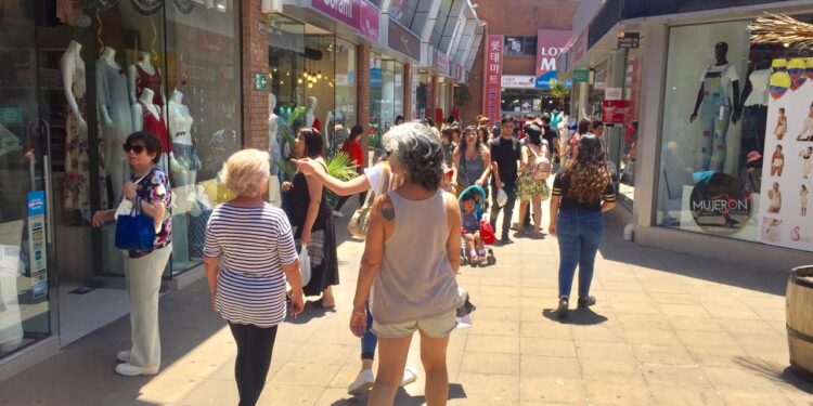 Patronato amplía sus horarios y días de atención con una gran variedad de regalos a precios de remate y liquidación.