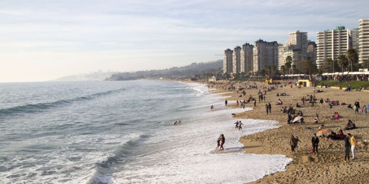 Más de un millón de paseos planeados para el último fin de semana largo del año en Chile.