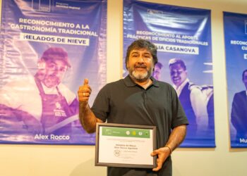 San Clemente homenajea a Alex Roco por su contribución al patrimonio culinario de la localidad.