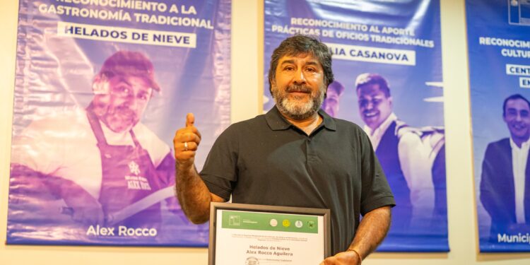 San Clemente homenajea a Alex Roco por su contribución al patrimonio culinario de la localidad.