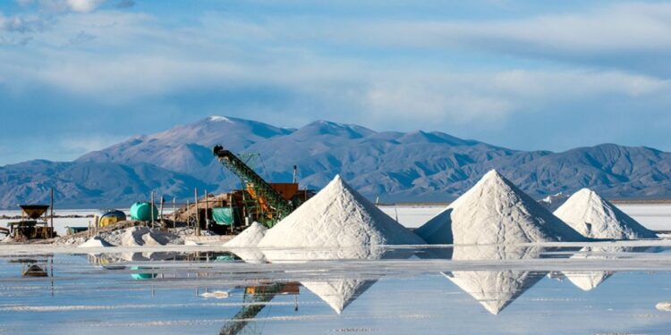 Codelco y SQM establecen el directorio de la principal empresa de litio en Chile.