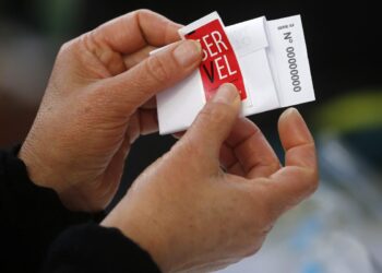 La segunda vuelta presidencial inicia en el extranjero con votaciones en Oceanía.