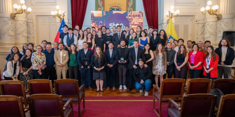 Innovo Usach y Corfo Metropolitano lanzan 7 pilotos municipales y crean 49 startups en la primera edición de Santiago Futuro.