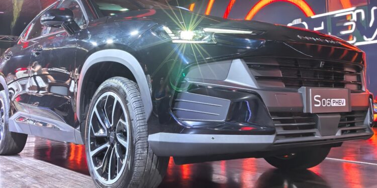 Reconocida marca de autos chinos Soueast aterriza en Chile con cuatro modelos de SUV.