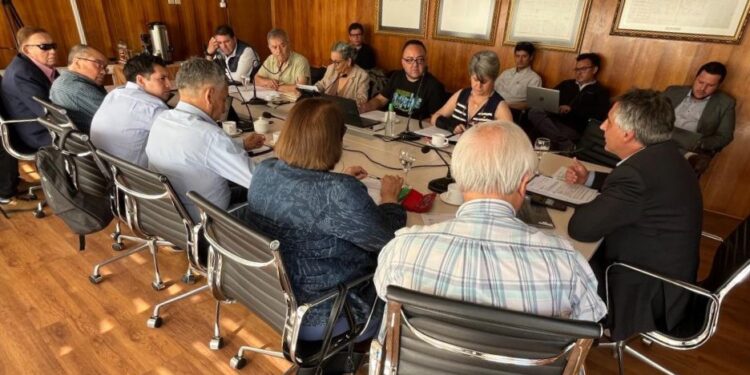 Solución histórica: Municipio adjudica renovación de Camino Tuniche por más de $326 millones.