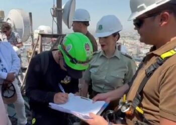 Carabineros da el visto bueno para el espectáculo de fuegos artificiales en la Torre Entel para recibir el 2026.