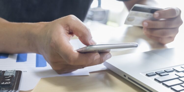 Expertos hacen el llamado: la doble autenticación no es suficiente para detener el fraude digital.