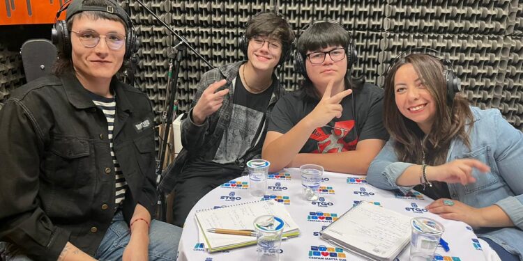 Lanzan serie de podcasts en Santiago sobre temas de la juventud.