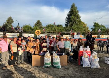 Dúo vencedor: Rivas y Yáñez brillan con una destacada actuación en el Rodeo Femenino de Pitrufquén.