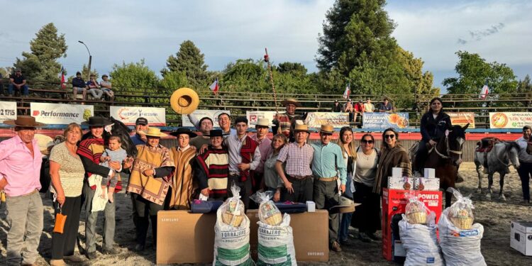 Dúo vencedor: Rivas y Yáñez brillan con una destacada actuación en el Rodeo Femenino de Pitrufquén.