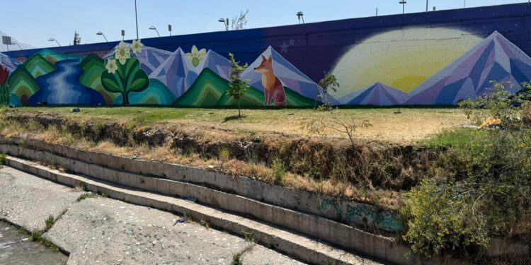 Lo Barnechea presenta mural al aire libre