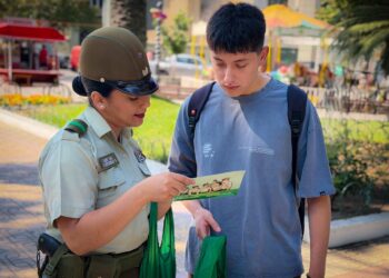 Carabineros promueve la captación de jóvenes con una jornada informativa en Talca.