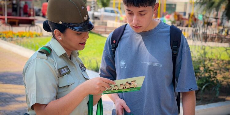 Carabineros promueve la captación de jóvenes con una jornada informativa en Talca.