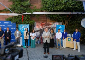 Santiago inicia refugios climáticos y puntos de hidratación para gente y sus mascotas.