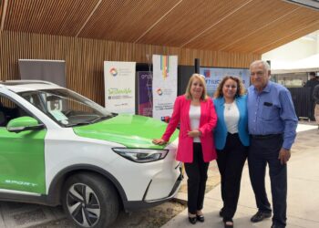 La electromovilidad progresa en el Maule con la incorporación de 14 nuevos colectivos eléctricos en Talca, Curicó y Linares.