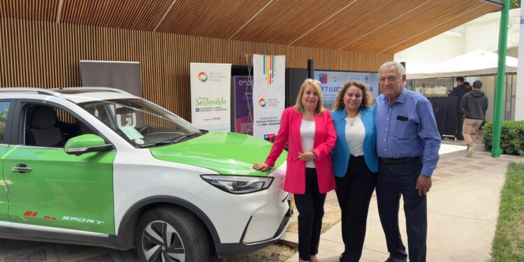 La electromovilidad progresa en el Maule con la incorporación de 14 nuevos colectivos eléctricos en Talca, Curicó y Linares.