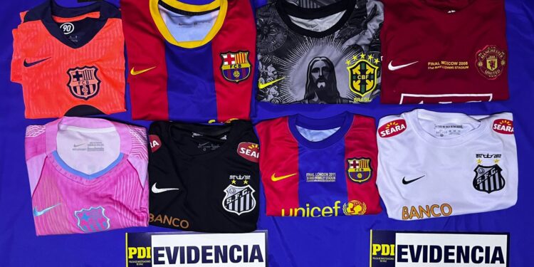 Operativo de la PDI desmantela venta de ropa deportiva falsa en Curicó: incautadas más de 400 prendas.