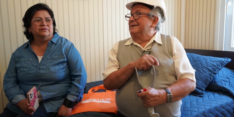 Duoc UC Alameda entrega viviendas dignas a abuelitos en Cerro Navia.