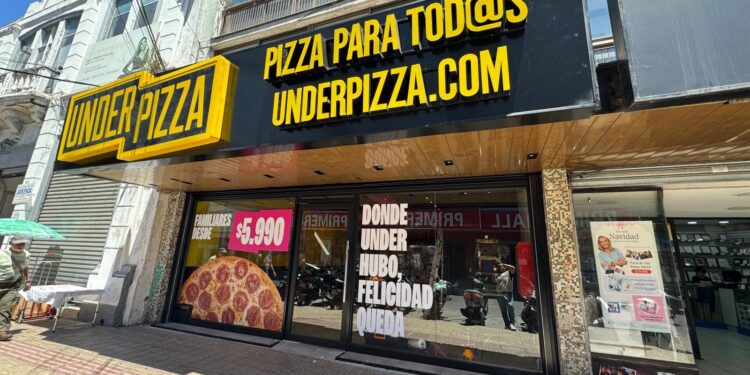 Under Pizza inaugura su establecimiento en Curicó, Maule.