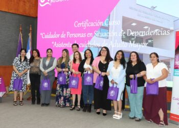 Más de 40 personas obtienen certificación como cuidadoras de adultos mayores y personas dependientes en la región del Maule.