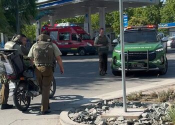 [CHICUREO] Brutal pelea tras choque en la rotonda Piedra Roja deja a dos heridos.