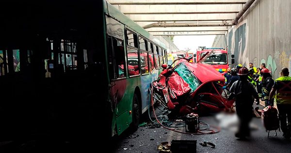 Accidente fatal en Lo Espejo: choque entre auto y bus RED cobró la vida de tres familiares.