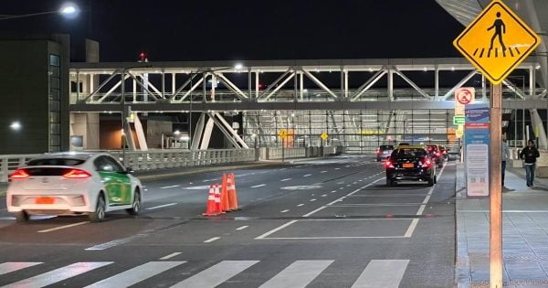 Empieza a regir la ley que pone más duras las sanciones al transporte informal en los aeropuertos.