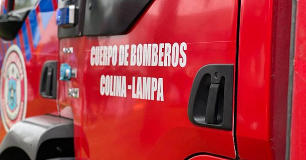 Incendio forestal activa a los Bomberos en el sector de Lo Vargas, Lampa.