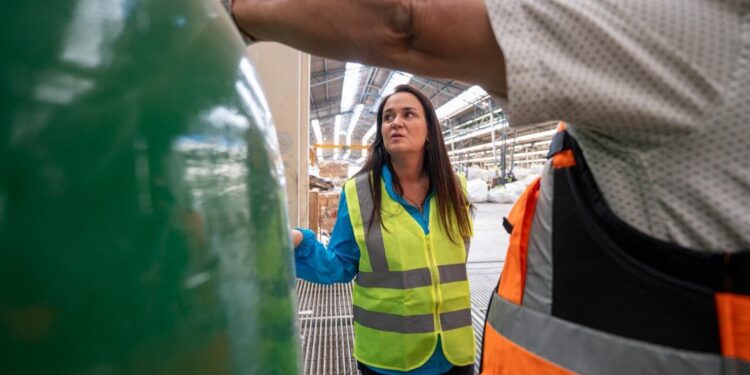 San Miguel incorpora 20 nuevas campanas para reciclar vidrio.