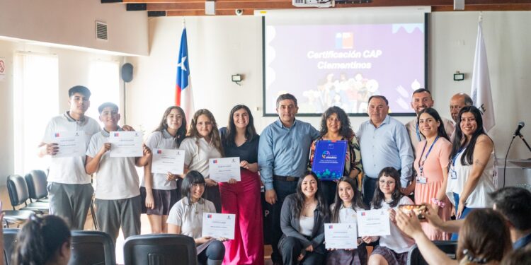 Compromiso con la equidad: San Clemente otorga certificación a jóvenes en la prevención de la violencia de género.