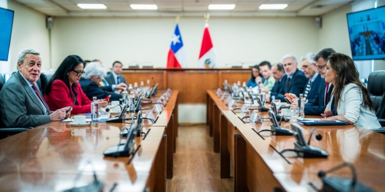 Chile y Perú se coordinan para mejorar la gestión en la frontera.