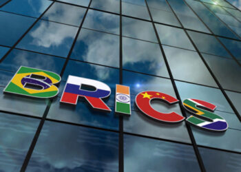 BRICS presenta una plataforma respaldada por oro para fortalecer el comercio sin el uso del dólar.