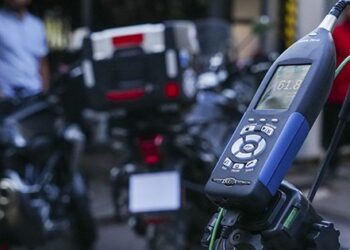 Autoridades comienzan a revisar la norma de ruido de los vehículos: el primer foco serán las motos.