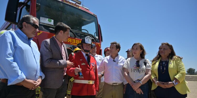 Bomberos del Maule fortalece su flota como la más moderna del país gracias al apoyo del Gobierno Regional.