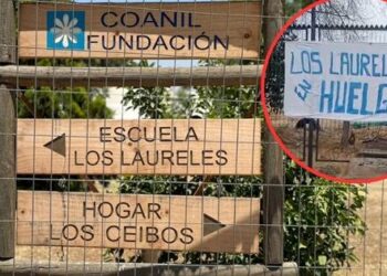 Escuela Los Laureles en Colina se une a la protesta de Coanil pidiendo mejores condiciones laborales.