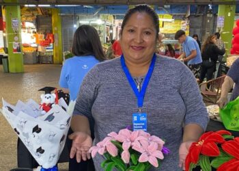 Espacio Innova Emprende fomenta el desarrollo local con ferias navideñas en Recoleta.