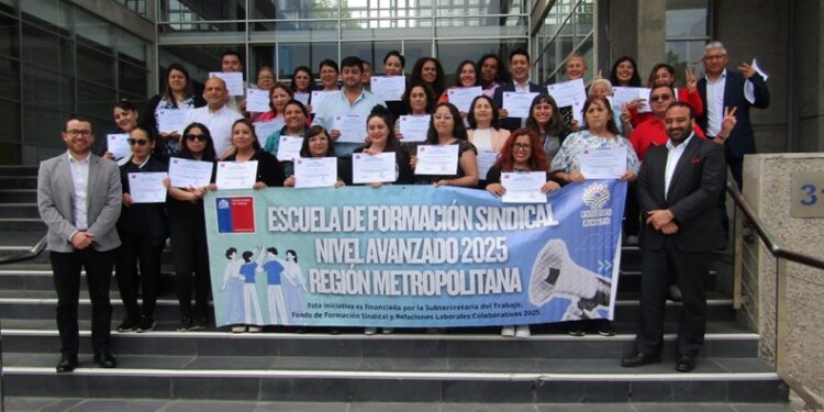Escuela de Formación Sindical de Nivel Avanzado de la Región Metropolitana concluye su ciclo de capacitación.