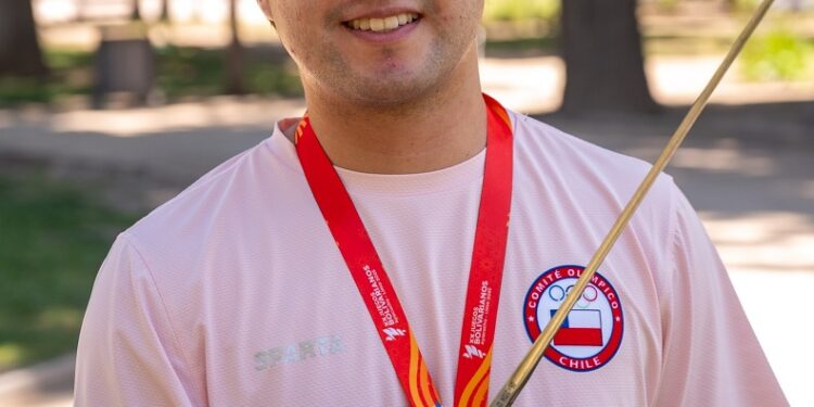 De charanguista a medallista: Felipe González, el esgrimista que llena de orgullo a San Bernardo.