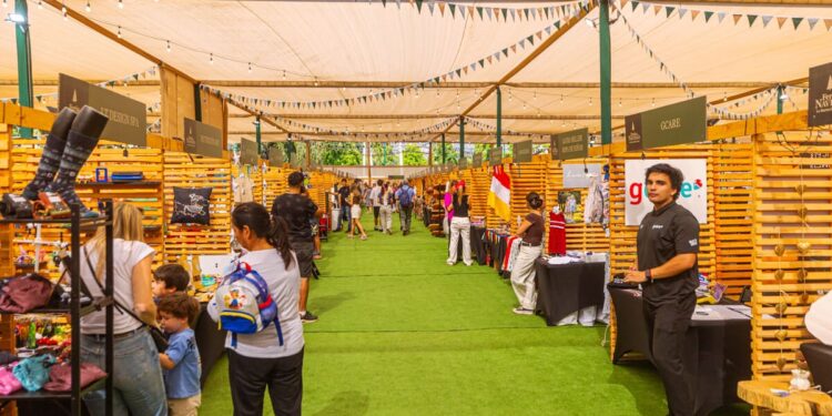 Lo Barnechea da el vamos a su Feria Navideña con más de 120 emprendedores y actividades para toda la familia.