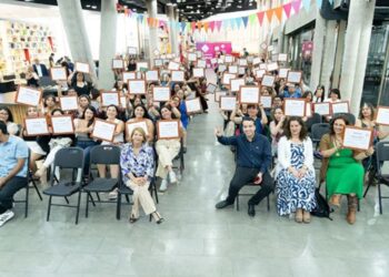 Pudahuel certifica a 180 emprendedoras que recibieron apoyo del fondo comunal.