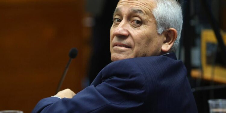 Exdirector de la PDI recibe una condena de 17 años de prisión por delitos financieros graves.