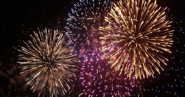 Aquí están las comunas con fuegos artificiales y shows de drones para recibir el Año Nuevo 2026.
