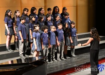 Orgullo regional: Talca festeja la victoria del coro de la Escuela Juan Luis Sanfuentes en el certamen nacional.