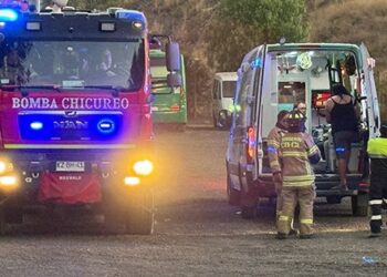 [COLINA] Gran incendio afecta taller de terminal de buses y se extiende a casa del sector.