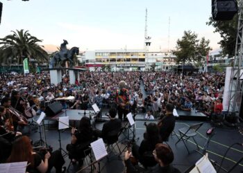 Universidad de Chile presenta la Escuela de Temporada 2026 con más de 50 actividades gratis en la RM.