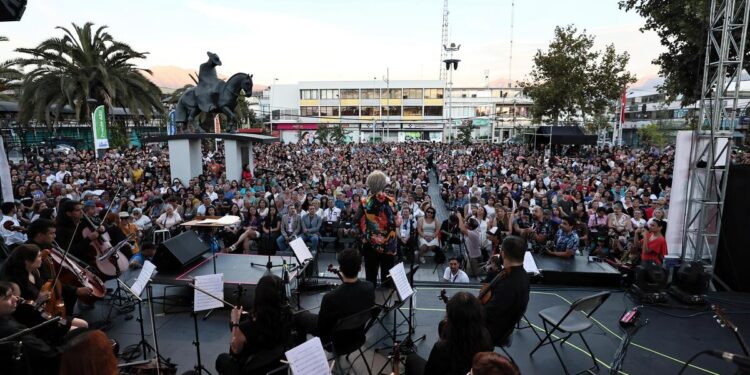 Universidad de Chile presenta la Escuela de Temporada 2026 con más de 50 actividades gratis en la RM.
