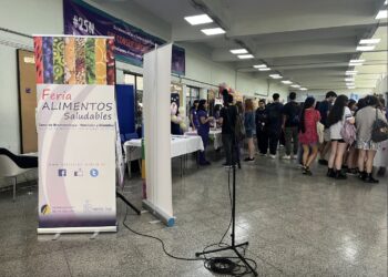 U. de Chile muestra diez alimentos saludables y sustentables, innovados por estudiantes de Nutrición.