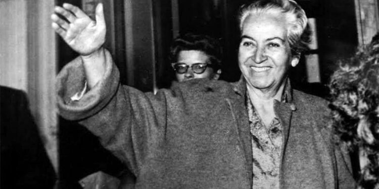U. de Chile lanza exposición en homenaje a Gabriela Mistral a 80 años de que le dieron el Nobel