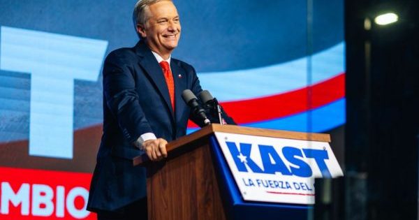 [VIVO] José Antonio Kast da su primer discurso como presidente electo.