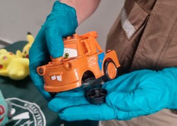Carabineros advierte sobre juguetes peligrosos del comercio ilegal y alerta sobre serios riesgos para la salud de los niños.